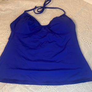 Kenneth Cole Reaction halter swim top. Size : M